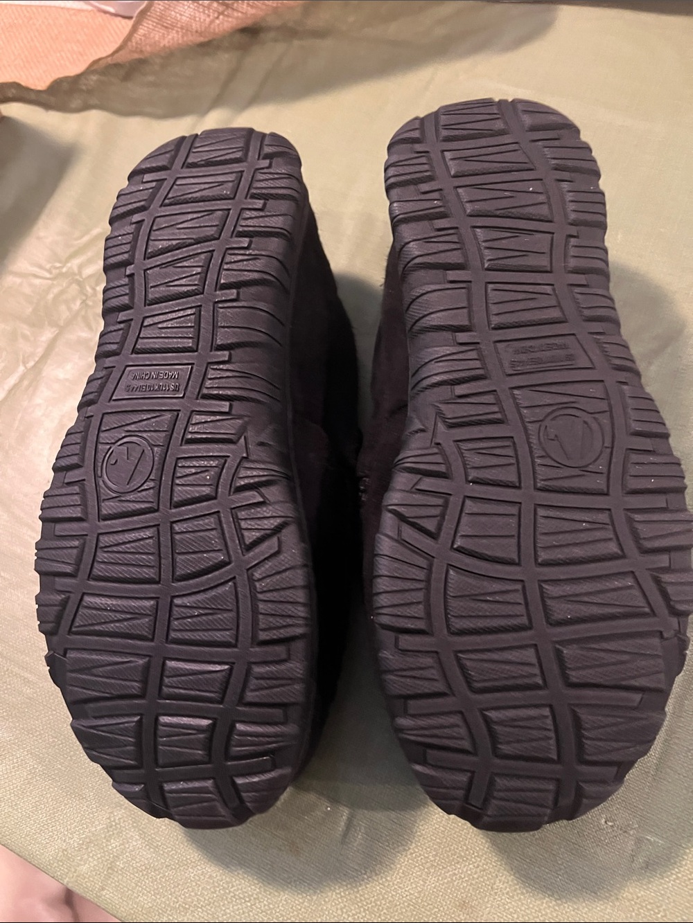 Men’s Slippers - Picture 2 of 4